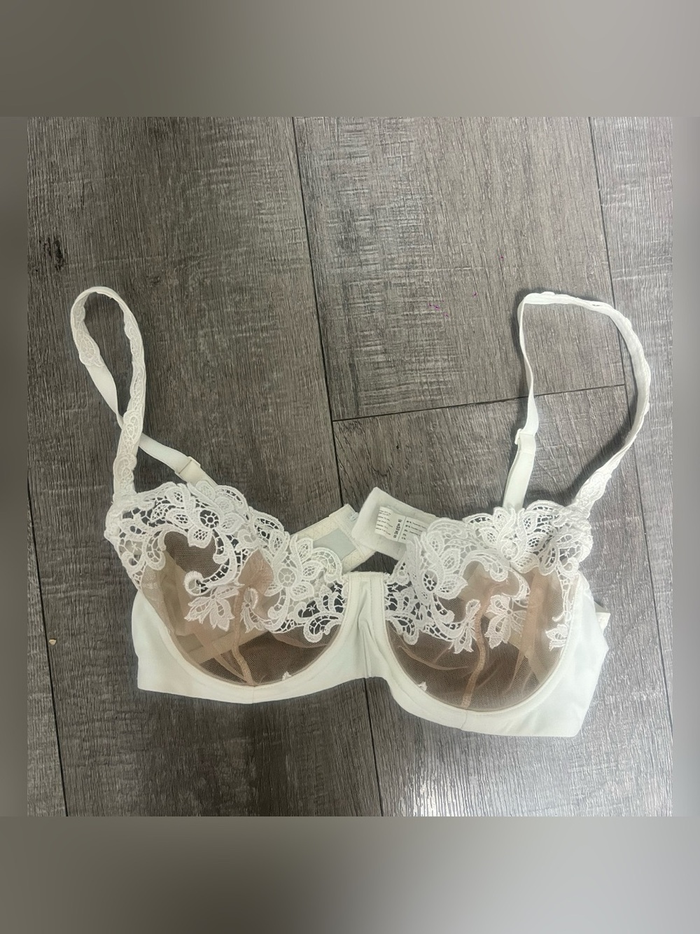 Simone Perele Embroidered Demi Cup
Bra lace embroidered sheer 34A